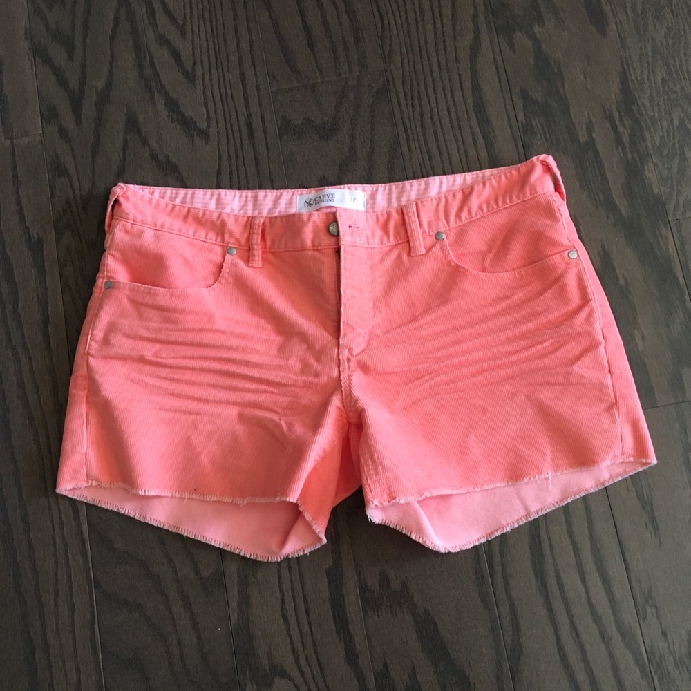 Carve Designs Coral Oahu 4” Corduroy Shorts. EUC